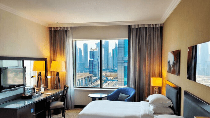 Guest Room With Lounge Access - King Bed 